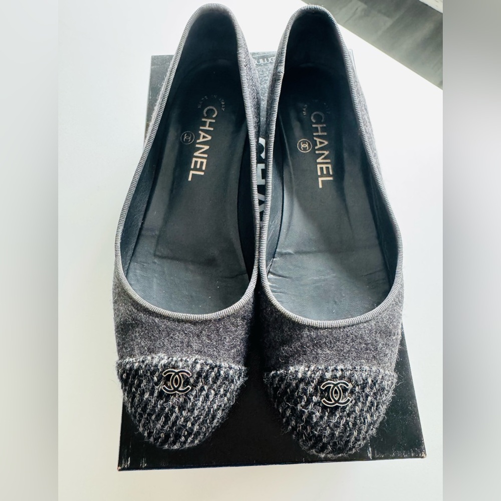 CHANEL Interlocking CC Logo Wool Ballet Flats